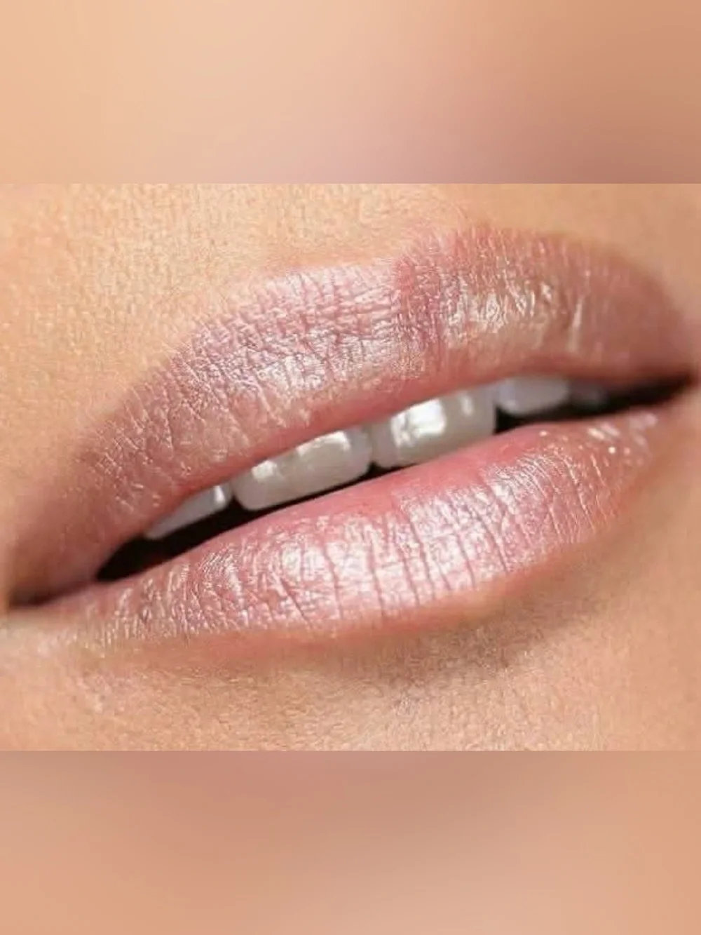 NYX Frost Duo Chromatic Holographic Lipstick in Dayum